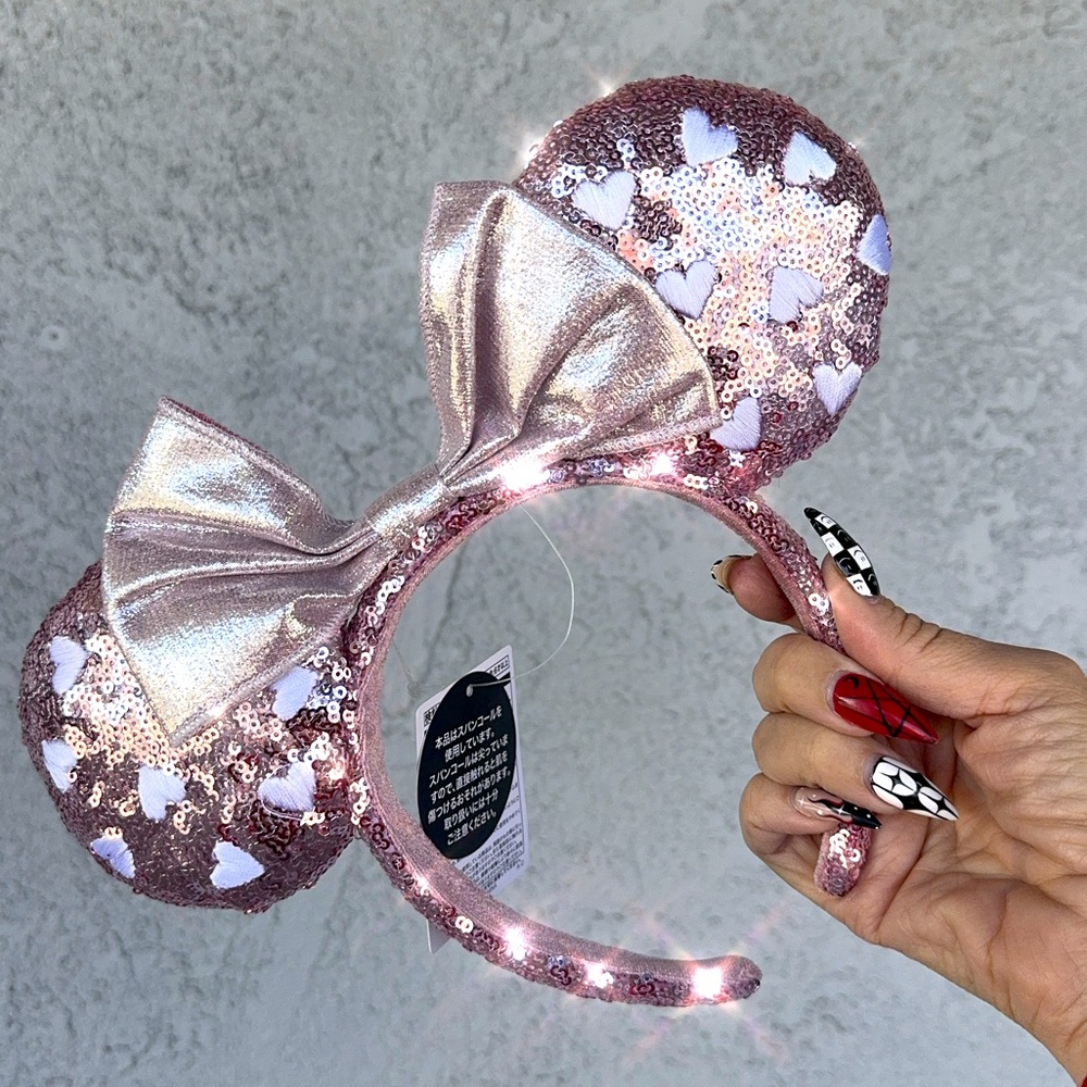 Tokyo Disneyland resort Valentine’s Day Minnie Mouse pink sequin hearts ears TDR